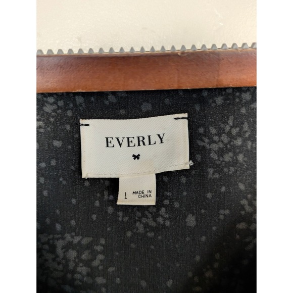 Everly Floral Midi Dress Short Sleeve V Neck Large Black White Tiered Lined - Picture 3 of 12